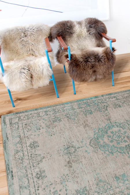 Karpet vintage medaillon grijs groen stoer Louis de Poortere 8259