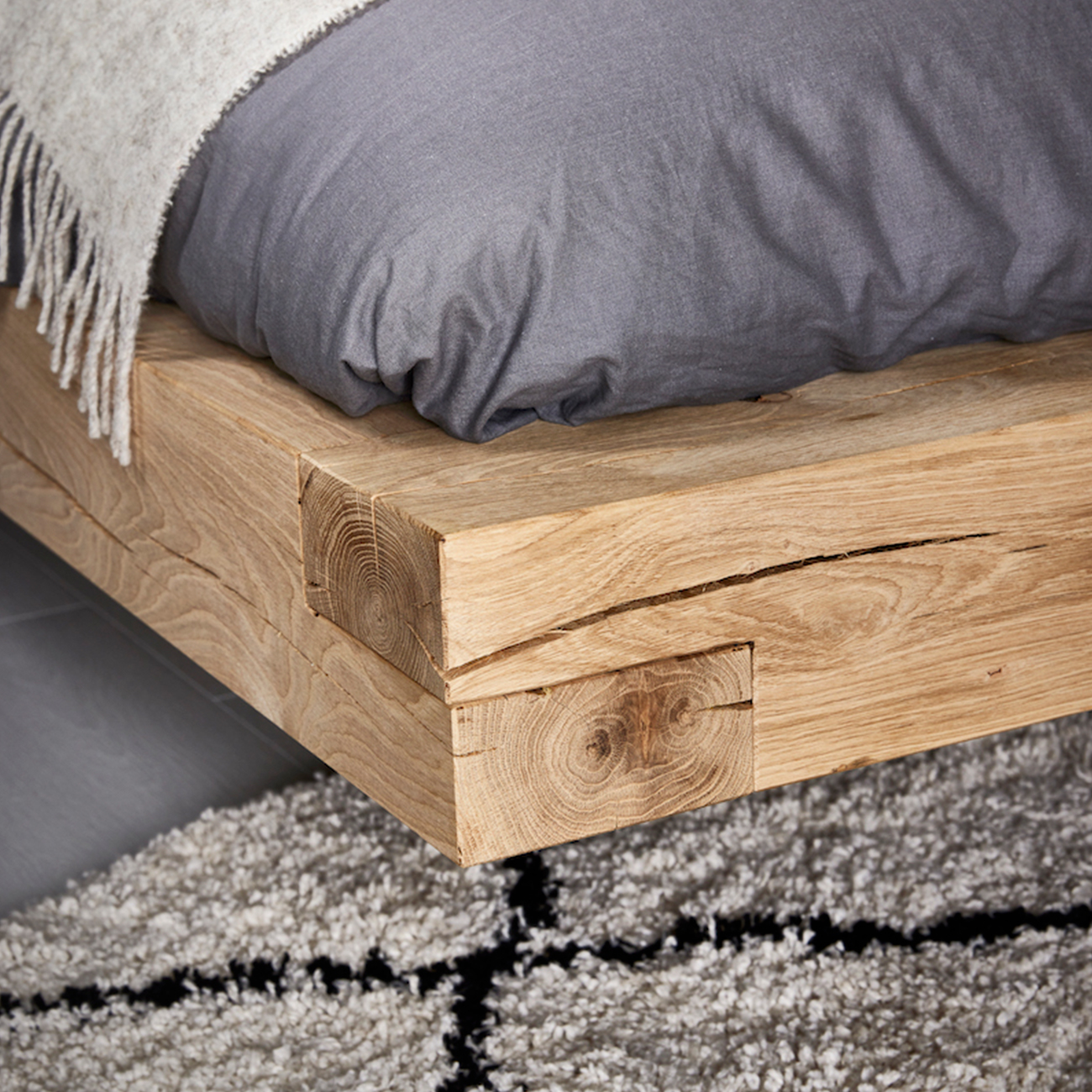 Balkenbed massief eiken detail