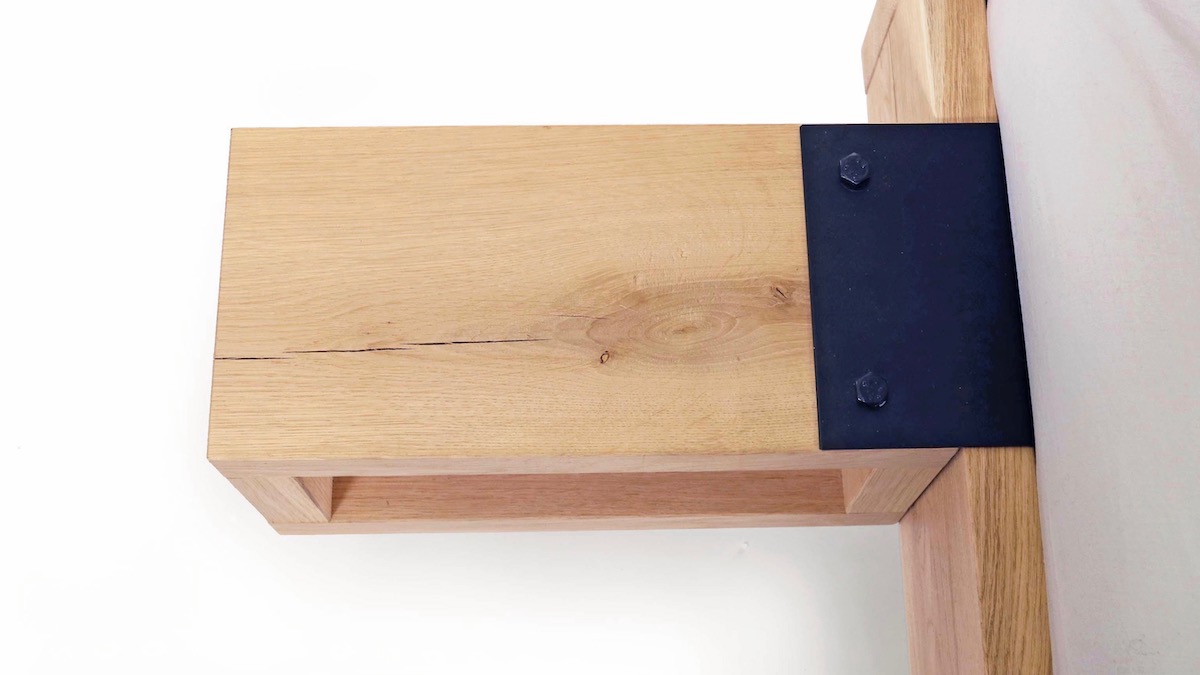 Nachtkastje Hangover massief eiken en staal Nachtkastje Hangover massief eiken en staal