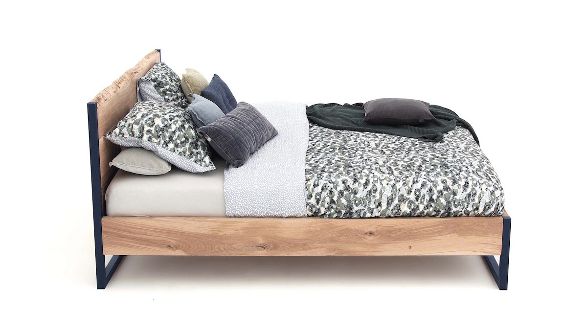 Houten bed massief eiken Houten bed massief eiken