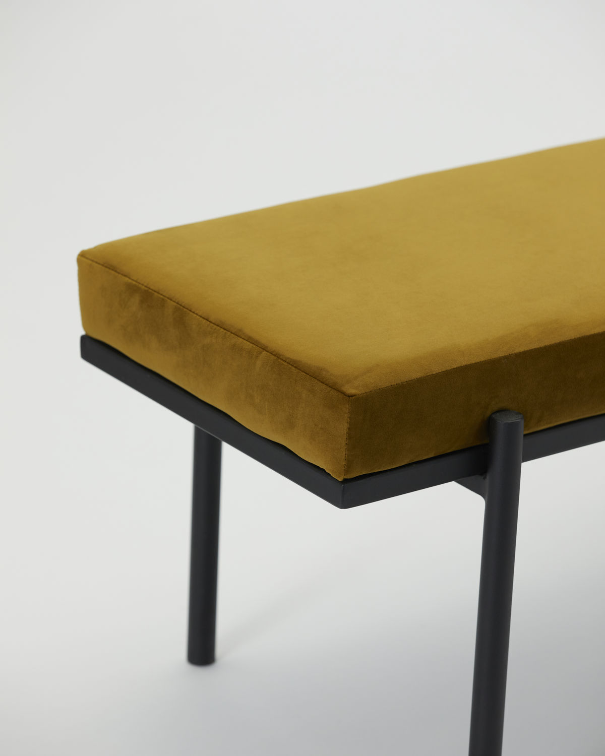 Bankje Lao Gallerij 1 Gussta bankje Lao Donkerolijf Donker Olijf polyester staal house doctor rustiek modern elegant gussta kussen