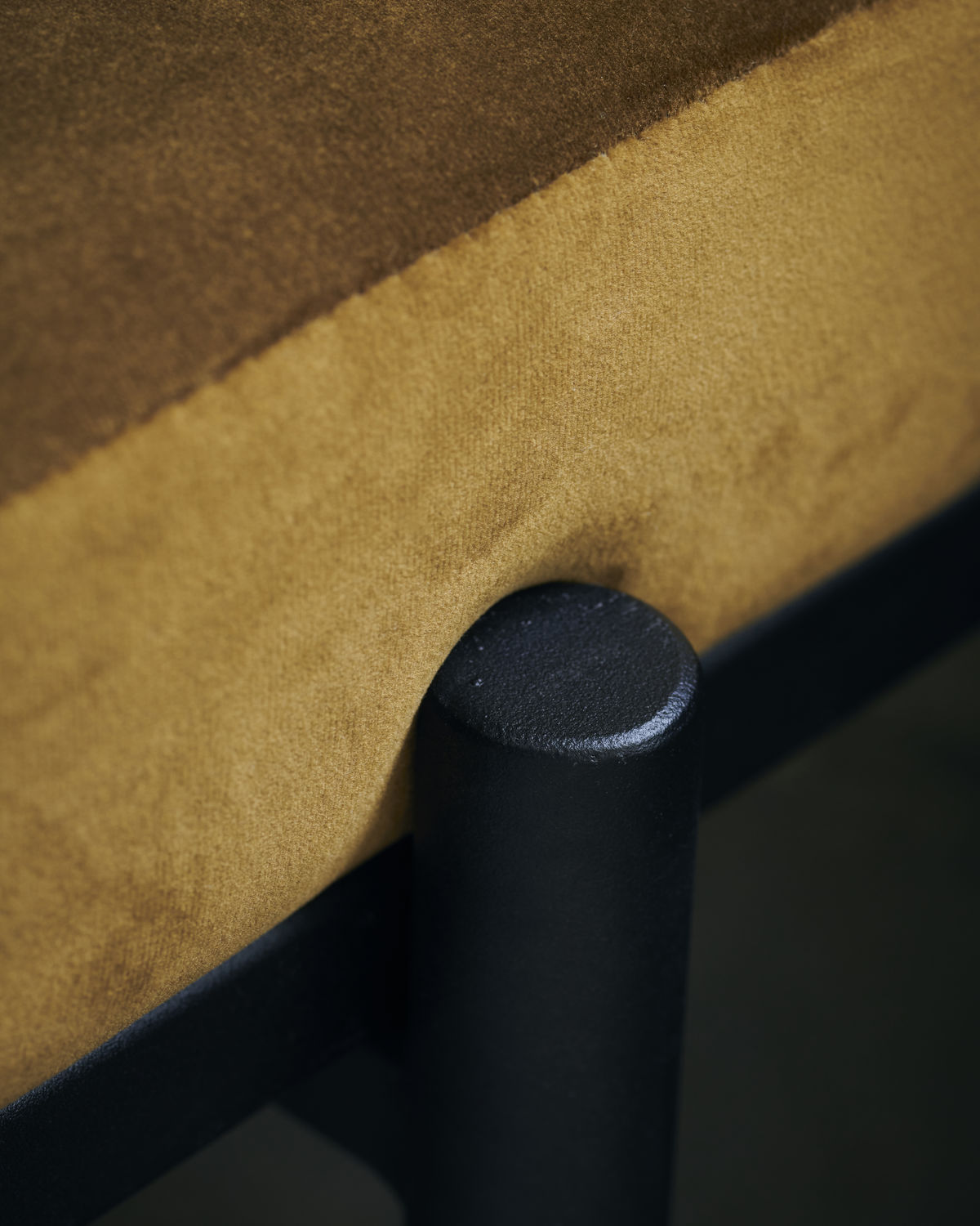 Bankje Lao Gallerij 3 Gussta bankje Lao Donkerolijf Donker Olijf polyester staal house doctor rustiek modern elegant gussta kussen