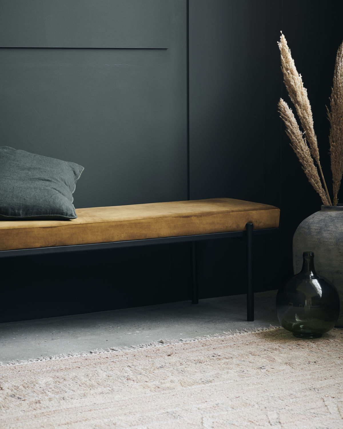 Bankje Lao Gallerij 4 Gussta bankje Lao Donkerolijf Donker Olijf polyester staal house doctor rustiek modern elegant gussta kussen