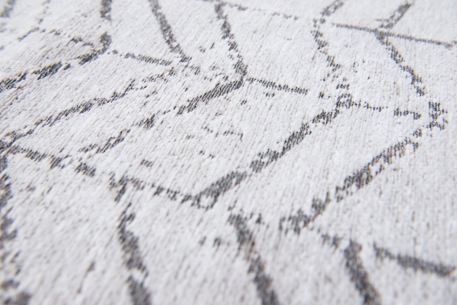 Sfeerfoto Laagpolig vloerkleed Louis de Poortere 8652 Mad Men Black on White