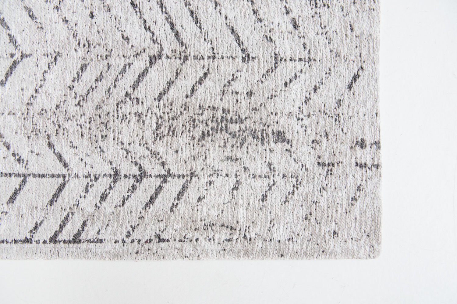 Sfeerfoto Laagpolig vloerkleed Louis de Poortere 8652 Mad Men Black on White