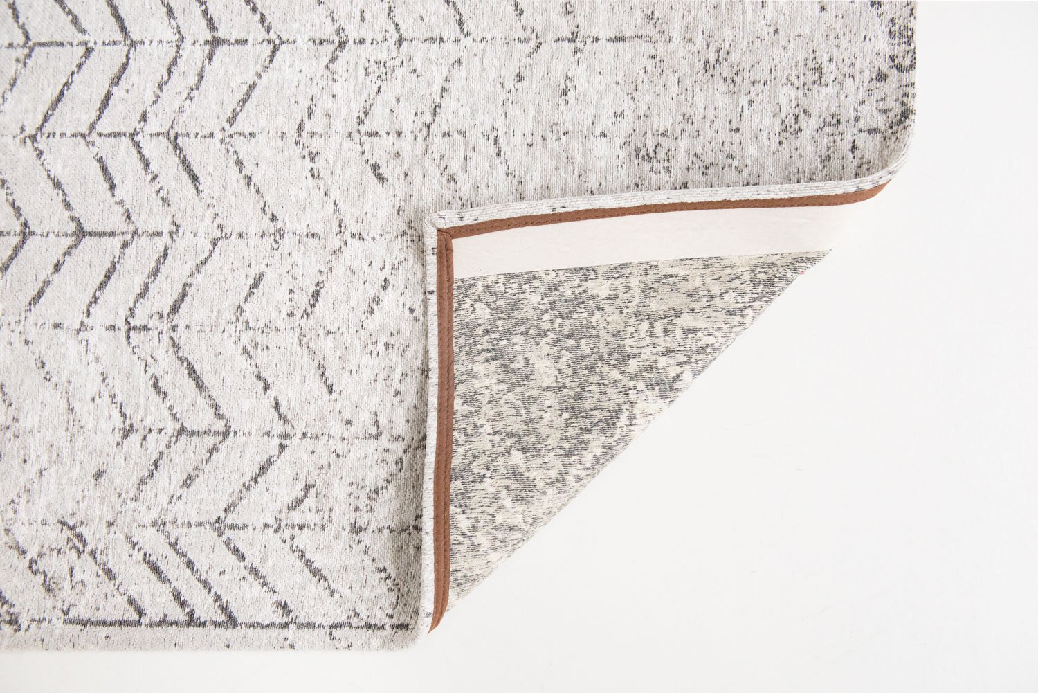 Sfeerfoto Laagpolig vloerkleed Louis de Poortere 8652 Mad Men Black on White