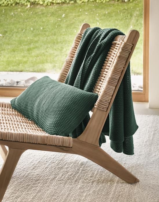 Sfeerfoto 1 Marc O'Polo Nordic gebreid sierkussen in de kleur groen