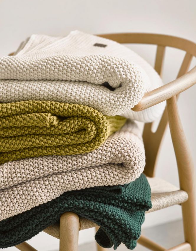 Sfeerfoto 5 Marc O'Polo Nordic gebreid kleed in de kleur mosterd